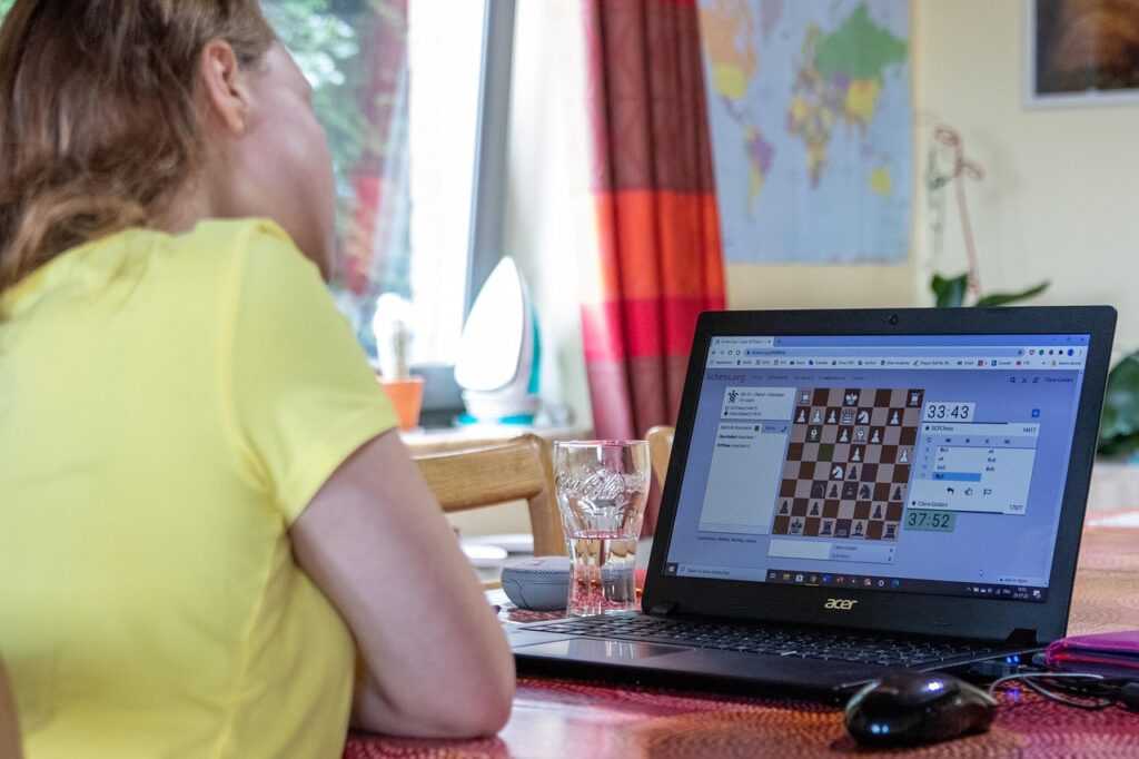online chess tournament, laptop, girl, home, online chess, tournament, competition, online, virtual, technology, online chess, online chess, online chess, online chess, online chess